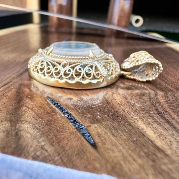 Vintage Turkish Gold Filigree Pendant with Apatite Gemstones - Picture 5 of 6